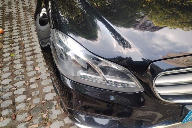 Used Mercedes-Benz E-Class 2015 E 260 L Sport & Fashion Model Right Front Headlight