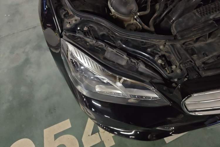Used Mercedes-Benz E-Class 2015 Revised E 180 L Sport Edition Right Front Headlight