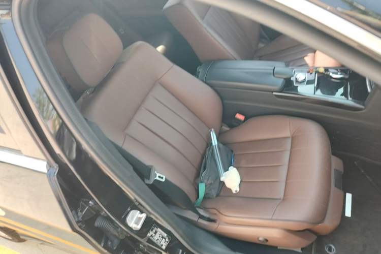 Used Mercedes-Benz E-Class 2015 E 320 L Sport 4MATIC Right Front Seat
