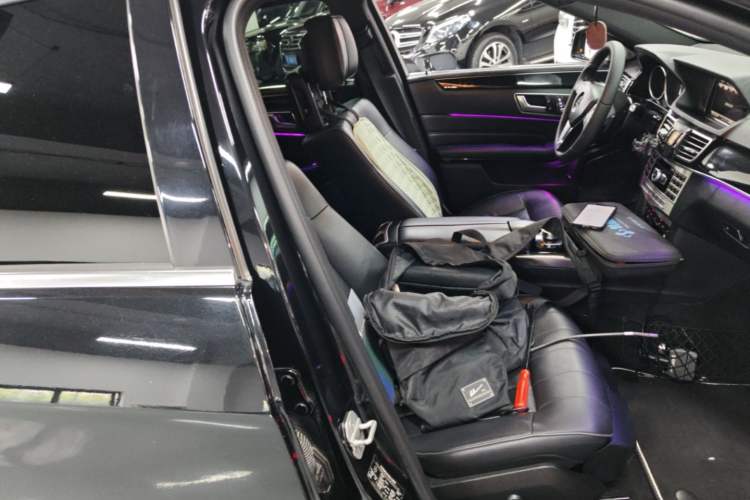 Used Mercedes-Benz E-Class 2015 E 260 L Sport & Fashion Model Right Front Seat