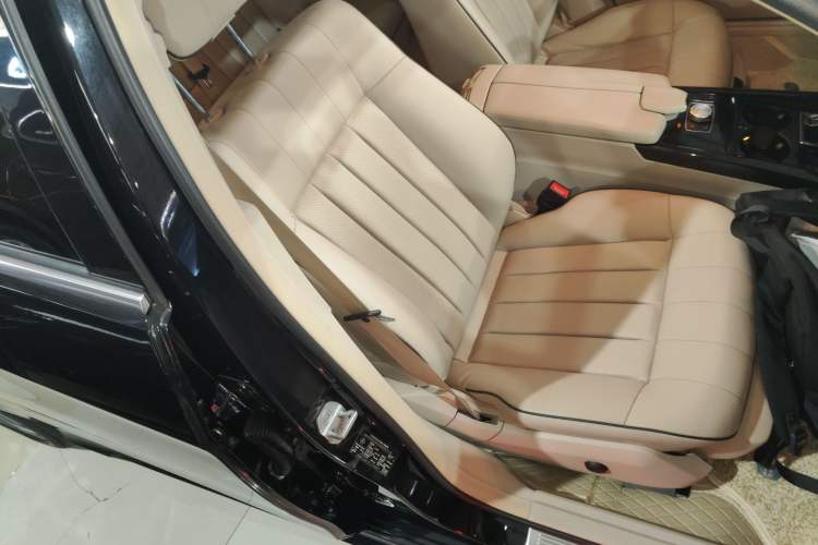 Used Mercedes-Benz E-Class 2015 E 260 L Sport Edition Right Front Seat