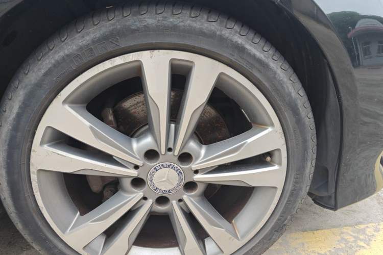 Used Mercedes-Benz E-Class 2015 E 260 L Sport Edition Right Front Wheel Hub