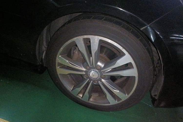 Used Mercedes-Benz E-Class 2015 Restyled E 260 L Sport Edition Right Front Wheel Hub