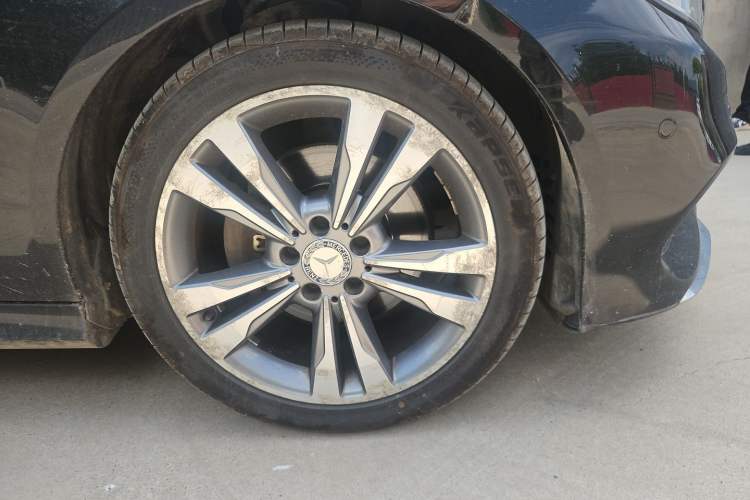 Used Mercedes-Benz E-Class 2015 Restyled E 260 L Sport Edition Right Front Wheel Hub