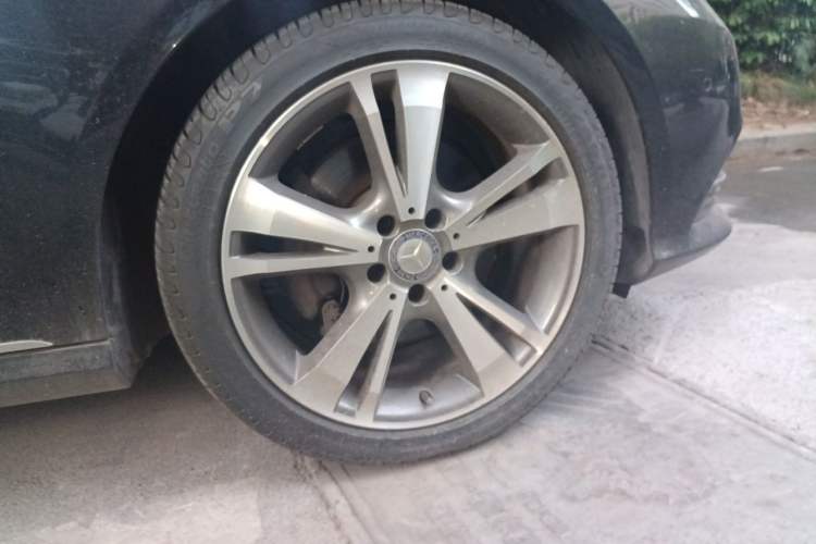 Used Mercedes-Benz E-Class 2015 E 320 L 4MATIC Right Front Wheel Hub