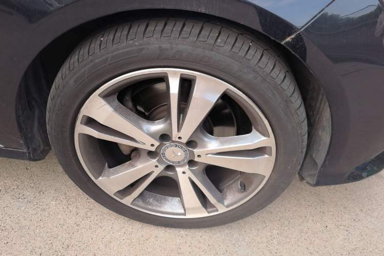 Used Mercedes-Benz E-Class 2015 E 320 L 4MATIC Right Front Wheel Hub