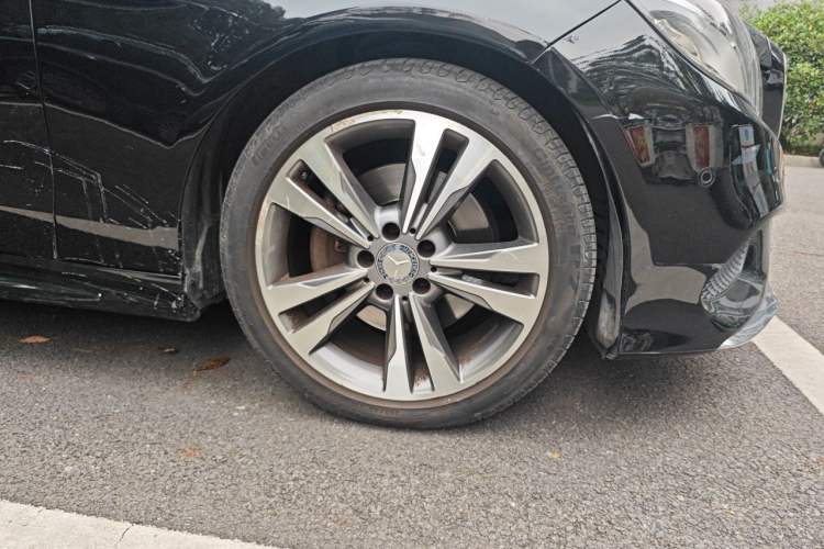 Used Mercedes-Benz E-Class 2015 Restyled E 260 L Sport Edition Right Front Wheel Hub