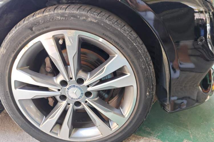 Used Mercedes-Benz E-Class 2015 Facelift E 200 L Right Front Wheel Hub