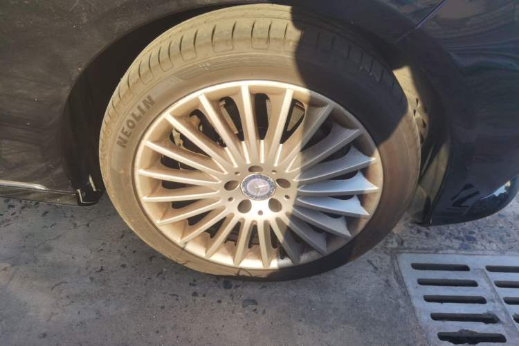Used Mercedes-Benz E-Class 2015 Revised E 260 L Right Front Wheel Hub