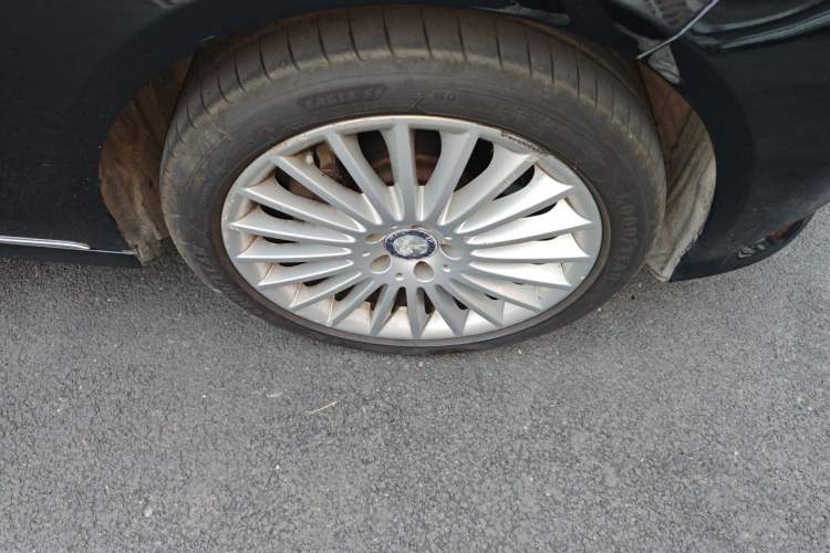 Used Mercedes-Benz E-Class 2015 E 200 L Right Front Wheel Hub