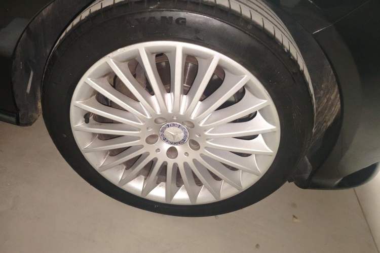 Used Mercedes-Benz E-Class 2015 Facelift E 200 L Right Front Wheel Hub