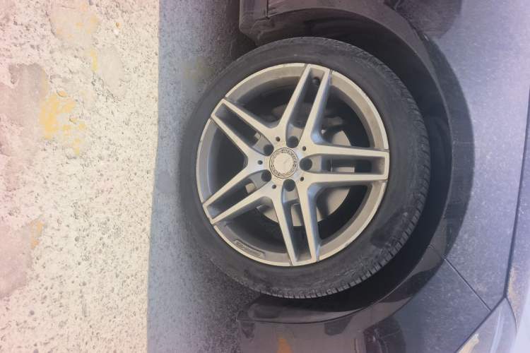 Used Mercedes-Benz E-Class 2015 E 260 L Sport & Fashion Model Right Front Wheel Hub