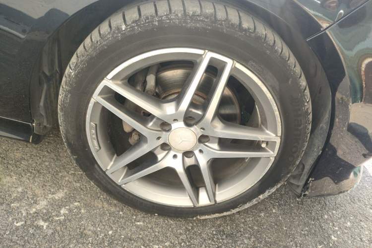 Used Mercedes-Benz E-Class 2015 E 260 L Sport & Fashion Model Right Front Wheel Hub