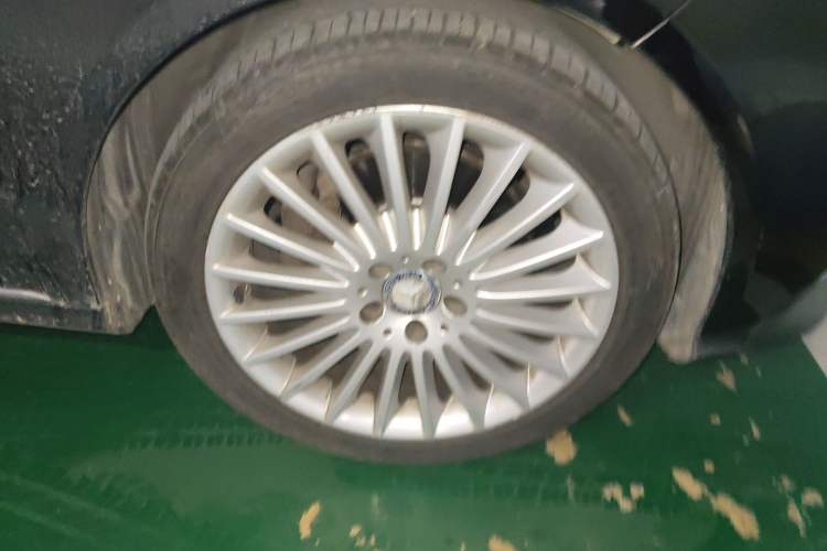 Used Mercedes-Benz E-Class 2015 Facelift E 200 L Right Front Wheel Hub