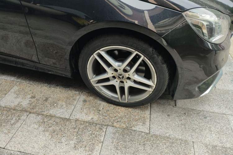 Used Mercedes-Benz E-Class 2015 E 260 L Sport Luxury Model Right Front Wheel Hub