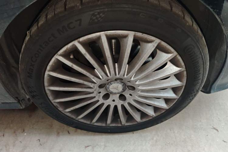 Used Mercedes-Benz E-Class 2015 E 260 L Right Front Wheel Hub
