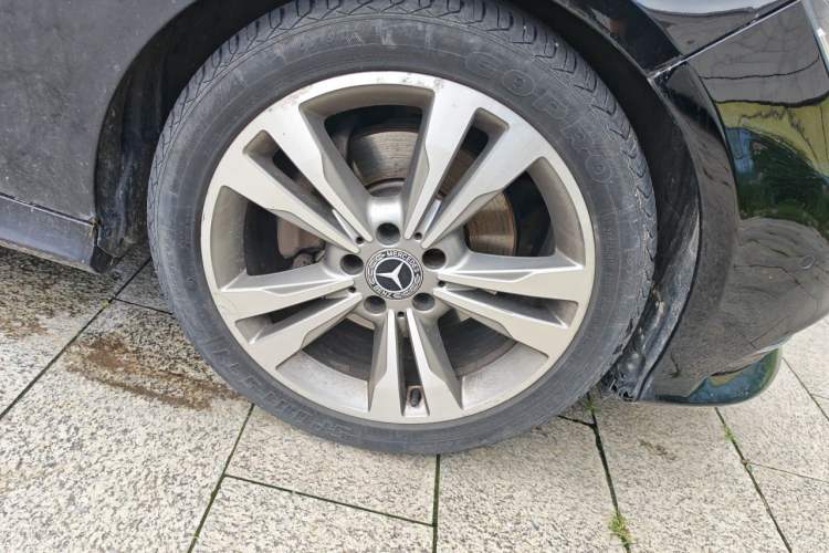 Used Mercedes-Benz E-Class 2015 E 260 L Sport Edition Right Front Wheel Hub