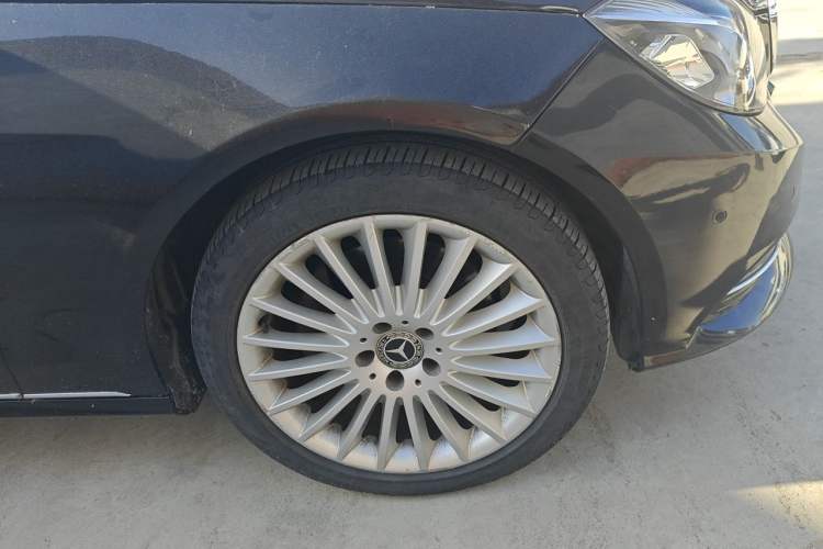 Used Mercedes-Benz E-Class 2015 Facelift E 200 L Right Front Wheel Hub