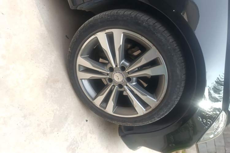 Used Mercedes-Benz E-Class 2015 E 260 L Sport & Fashion Model Right Front Wheel Hub