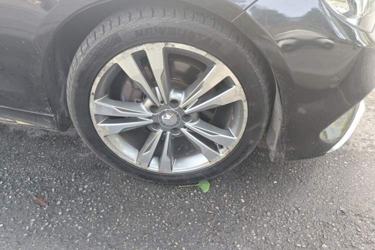 Used Mercedes-Benz E-Class 2015 E 260 L Sport & Fashion Model Right Front Wheel Hub