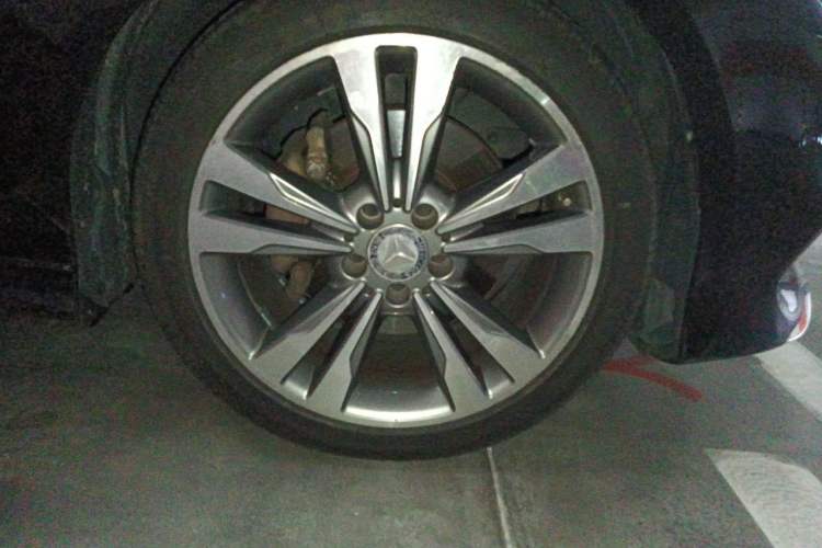 Used Mercedes-Benz E-Class 2015 E 200 L Sport Edition Right Front Wheel Hub