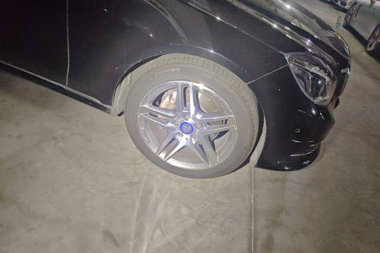 Used Mercedes-Benz E-Class 2015 E 400 L Hybrid Right Front Wheel Hub