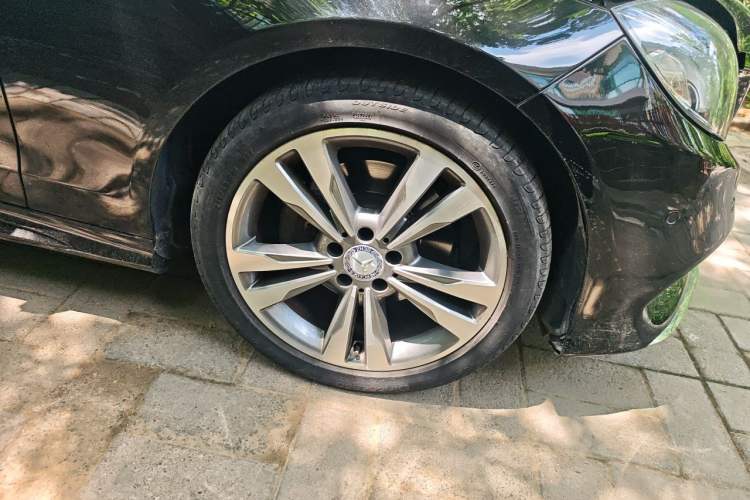 Used Mercedes-Benz E-Class 2015 E 260 L Sport & Fashion Model Right Front Wheel Hub
