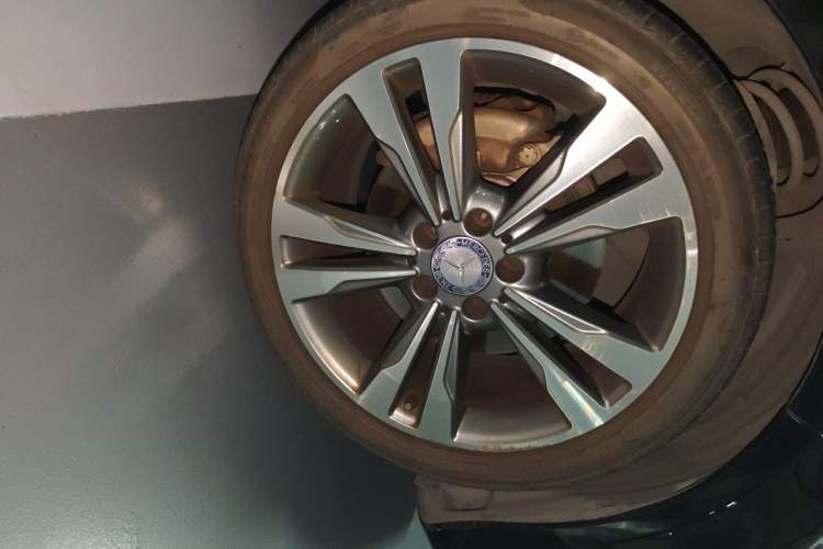 Used Mercedes-Benz E-Class 2015 Restyled E 260 L Sport Edition Right Front Wheel Hub