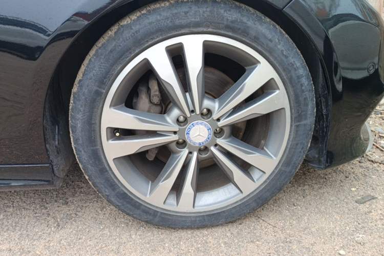 Used Mercedes-Benz E-Class 2015 E 260 L Sport Edition Right Front Wheel Hub