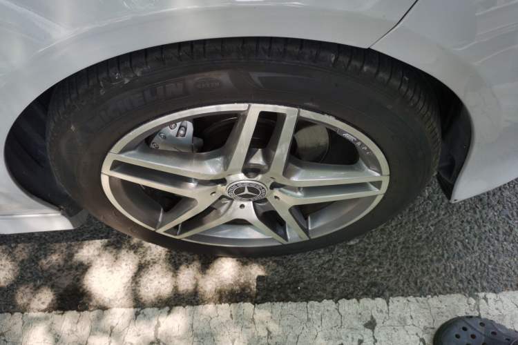 Used Mercedes-Benz E-Class 2015 Revised E 260 L Sporty and Stylish Edition Right Front Wheel Hub