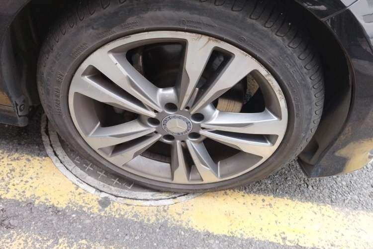 Used Mercedes-Benz E-Class 2015 Restyled E 260 L Sport Edition Right Front Wheel Hub