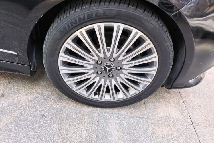 Used Mercedes-Benz E-Class 2015 Revised E 260 L Sport Luxury Edition Right Front Wheel Hub