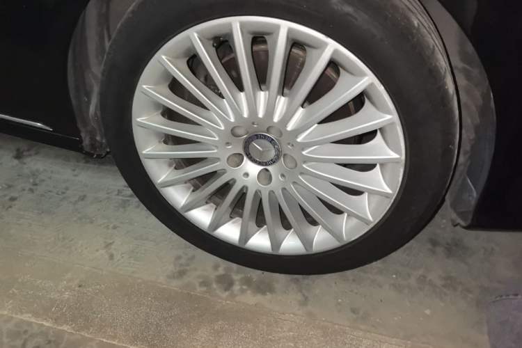 Used Mercedes-Benz E-Class 2015 Facelift E 200 L Right Front Wheel Hub