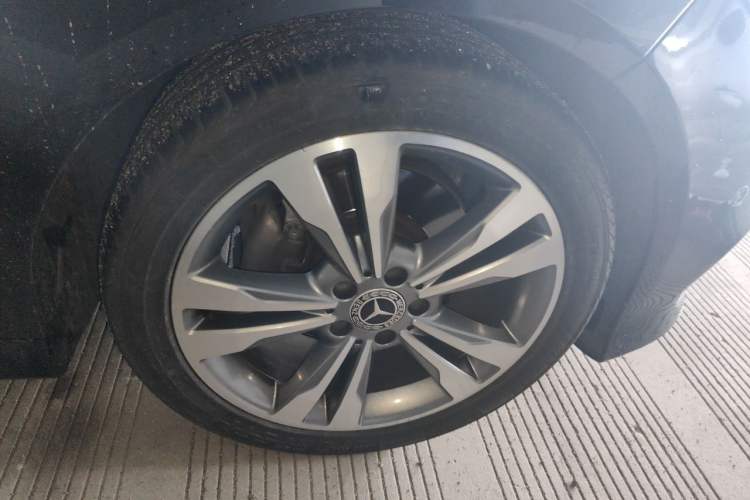 Used Mercedes-Benz E-Class 2015 Restyled E 260 L Sport Edition Right Front Wheel Hub