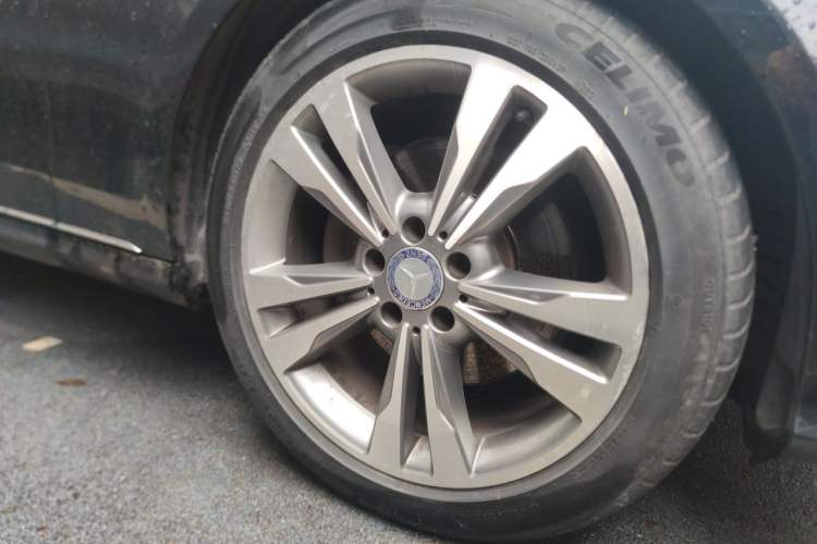 Used Mercedes-Benz E-Class 2015 E 200 L Sport Edition Right Front Wheel Hub