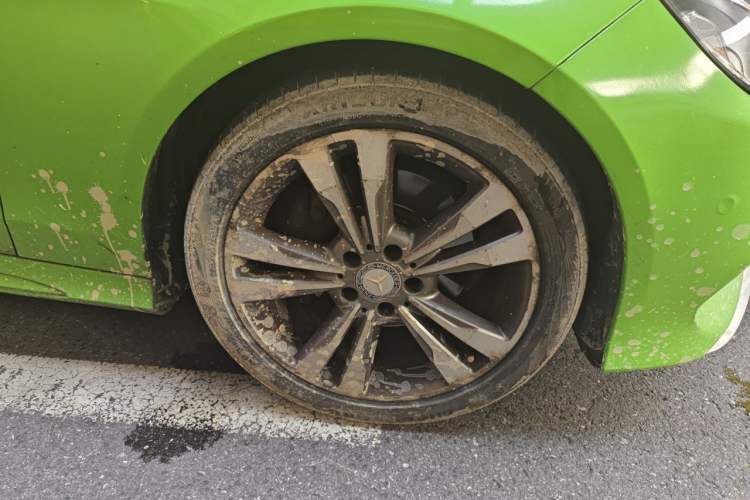 Used Mercedes-Benz E-Class 2015 Revised E 260 L Sporty and Stylish Edition Right Front Wheel Hub