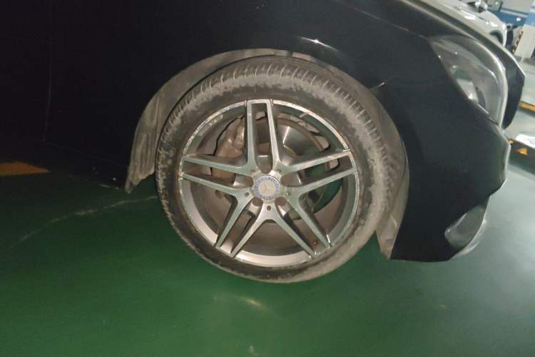 Used Mercedes-Benz E-Class 2015 E 320 L Sport Edition Right Front Wheel Hub