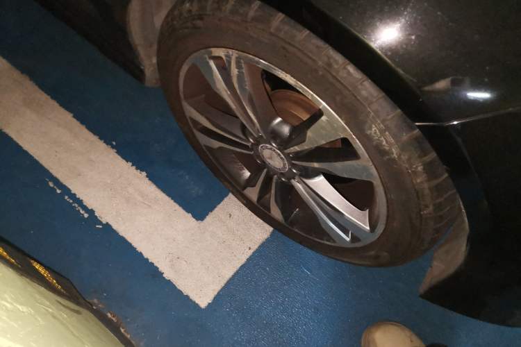 Used Mercedes-Benz E-Class 2015 E 260 L Sport Edition Right Front Wheel Hub