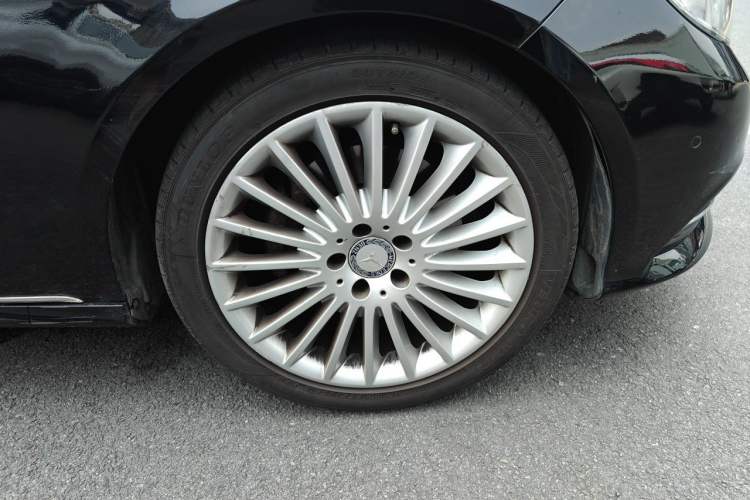 Used Mercedes-Benz E-Class 2015 Revised E 260 L Right Front Wheel Hub