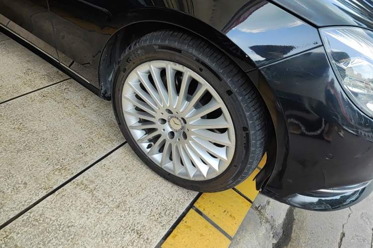 Used Mercedes-Benz E-Class 2015 E 200 L Right Front Wheel Hub