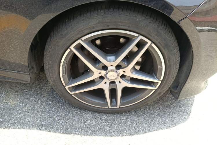 Used Mercedes-Benz E-Class 2015 E 260 L Sport Luxury Model Right Front Wheel Hub