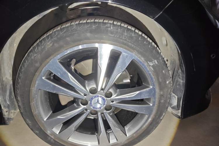Used Mercedes-Benz E-Class 2015 Facelift E 200 L Sport Edition Right Front Wheel Hub