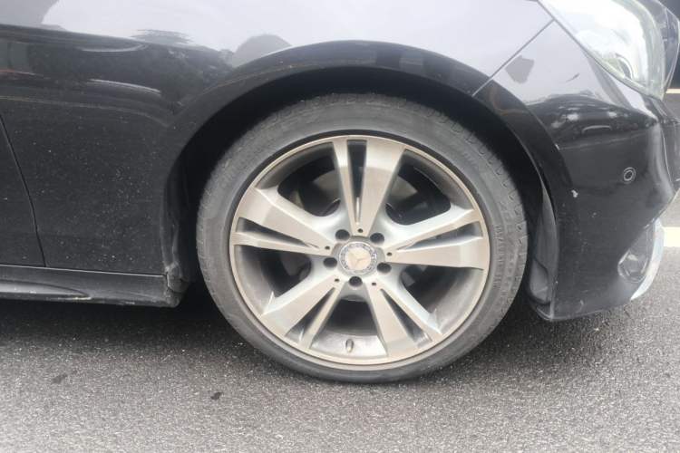 Used Mercedes-Benz E-Class 2015 E 320 L Sport 4MATIC Right Front Wheel Hub