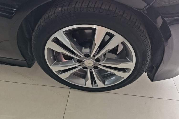 Used Mercedes-Benz E-Class 2015 Restyled E 260 L Sport Edition Right Front Wheel Hub