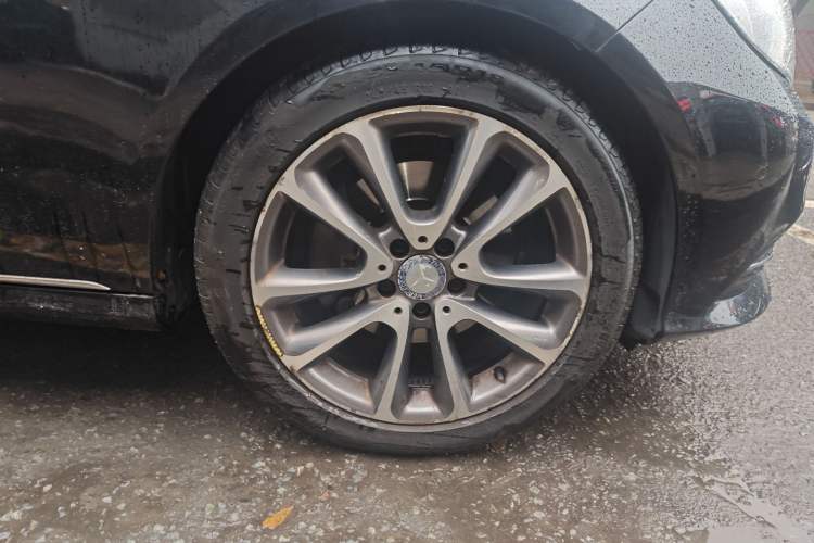 Used Mercedes-Benz E-Class 2015 E 320 L 4MATIC Right Front Wheel Hub