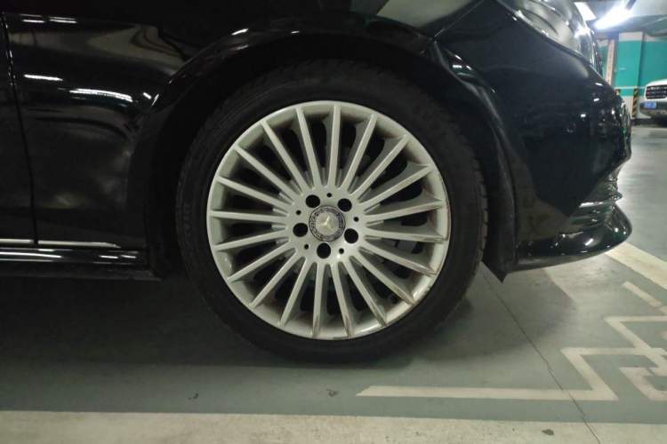 Used Mercedes-Benz E-Class 2015 E 260 L Right Front Wheel Hub