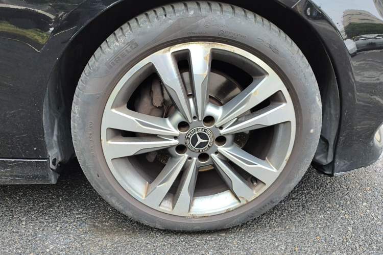 Used Mercedes-Benz E-Class 2015 Restyled E 260 L Sport Edition Right Front Wheel Hub
