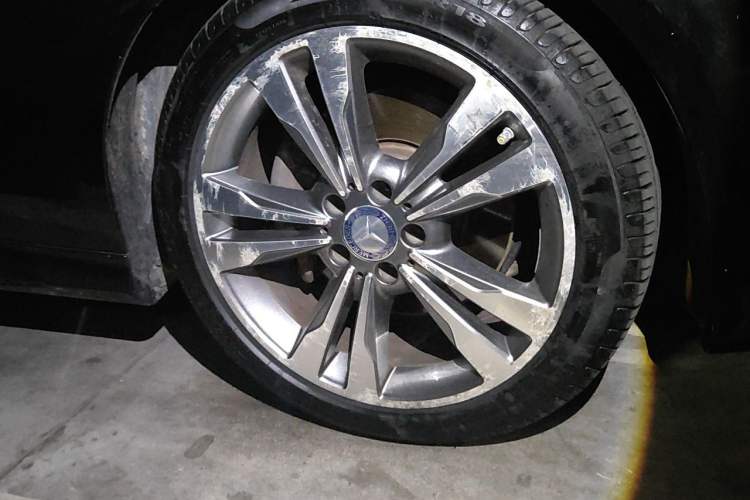 Used Mercedes-Benz E-Class 2015 E 260 L Sport & Fashion Model Right Front Wheel Hub