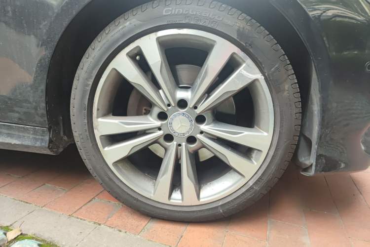 Used Mercedes-Benz E-Class 2015 E 260 L Sport & Fashion Model Right Front Wheel Hub