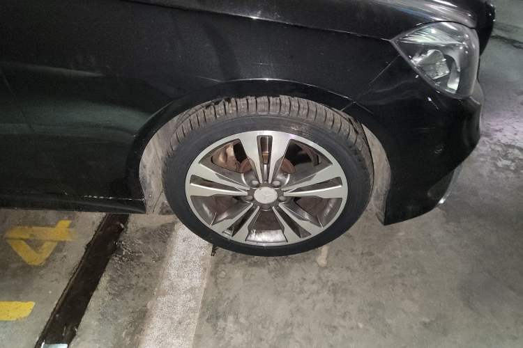 Used Mercedes-Benz E-Class 2015 Restyled E 260 L Sport Edition Right Front Wheel Hub